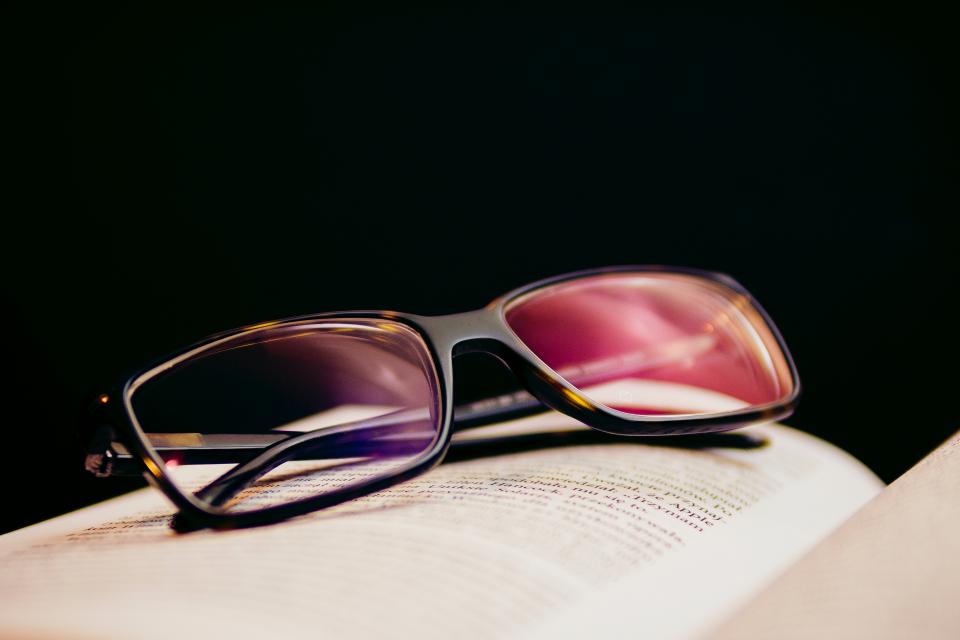 Reading eyeglasses