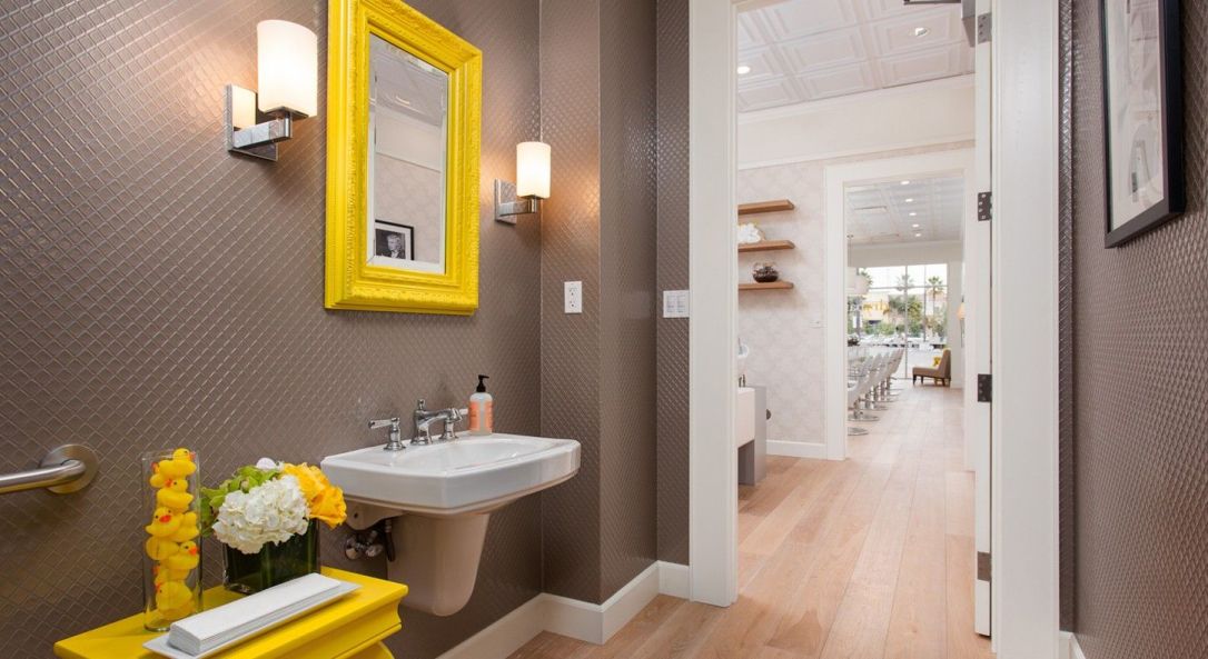 Drybar - bathoom